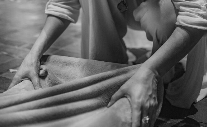 De Univibes Breathwork Experience wordt gedragen door Brian & Esther. Samen openen zij een veld waarin veiligheid, diepgang en overgave vanzelfsprekend zijn.